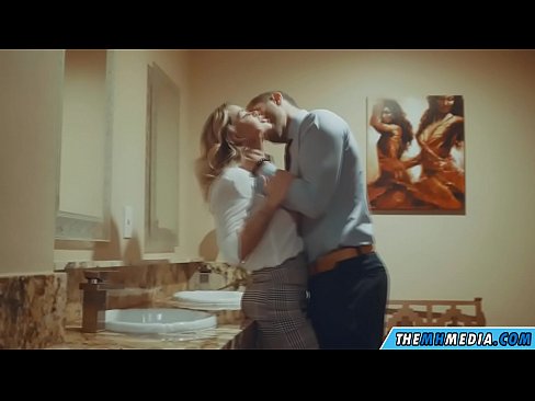 ❤️ Când o blondă cu sânii mari te seduce într-o toaletă publică ☑ at ro.villagesexvideos.ru ❤